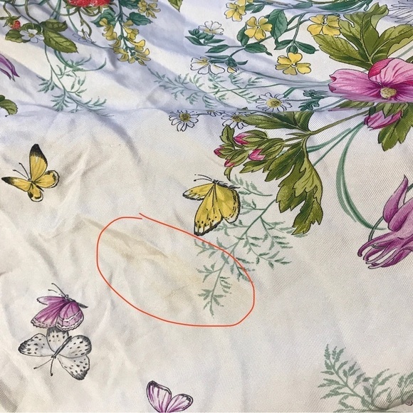 *Vintage* Gucci accessory collection 100% silk floral butterfly scarf - Picture 13 of 13